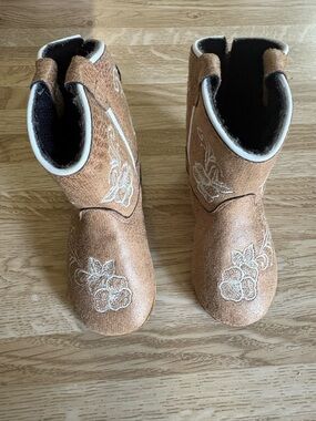 BOOT BARN INFANT GIRLS' LIL' LASY POPPET BOOTS - ROUND TOE